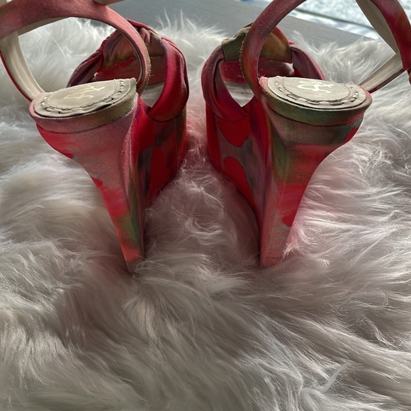 Alice and Olivia Wedges - Picture 7 of 11